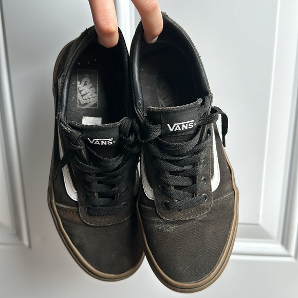 Vans - Old Skool Black & White, Gum bottoms Shoes Size 4 Youth/6 Women - Picture 2 of 7